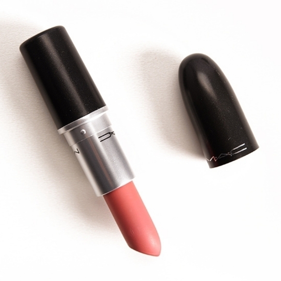 NIB MAC-Runway Hit 703, Retro Matte Lipstick - Picture 7 of 13